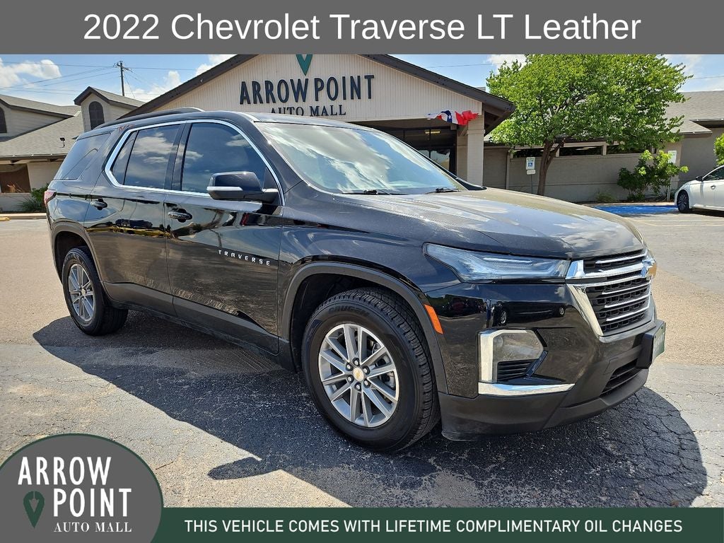 2022 Chevrolet Traverse LT Leather in Mosaic Black Metallic — front three-quarter view