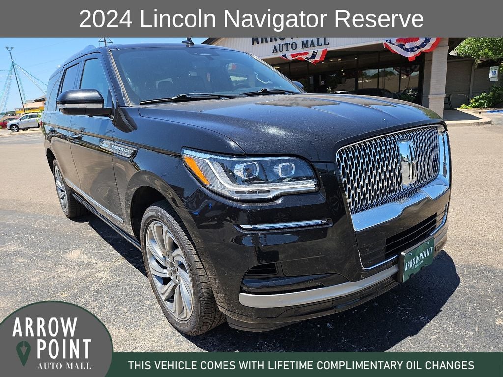 2024 Lincoln Navigator — side profile view
